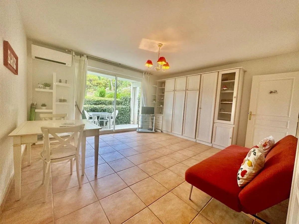 Dolce Vita T2 Avec Clim, Piscine, Terrasse Et Garage Nice 0*,  France