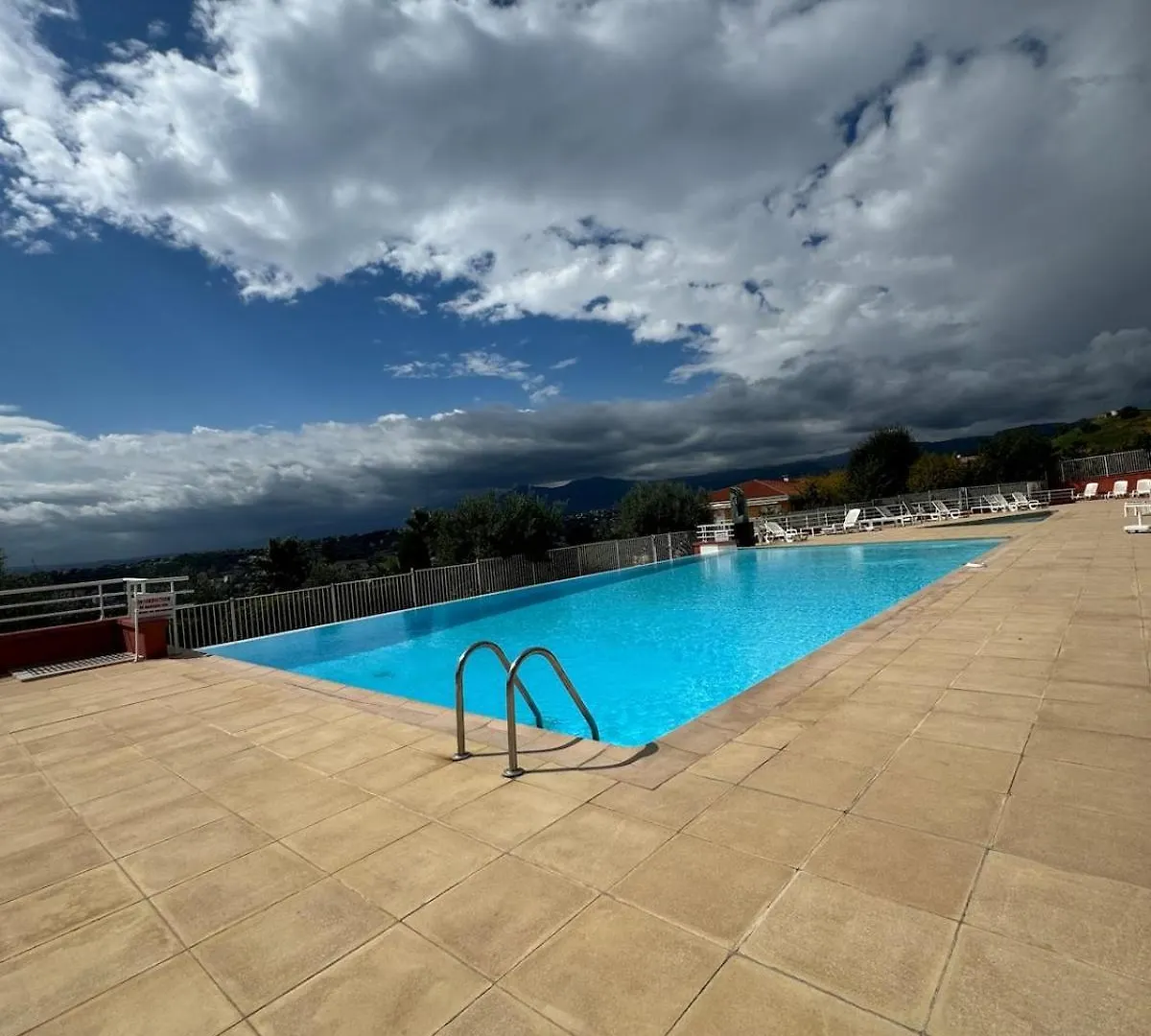 Dolce Vita T2 Avec Clim, Piscine, Terrasse Et Garage Nice 0*,