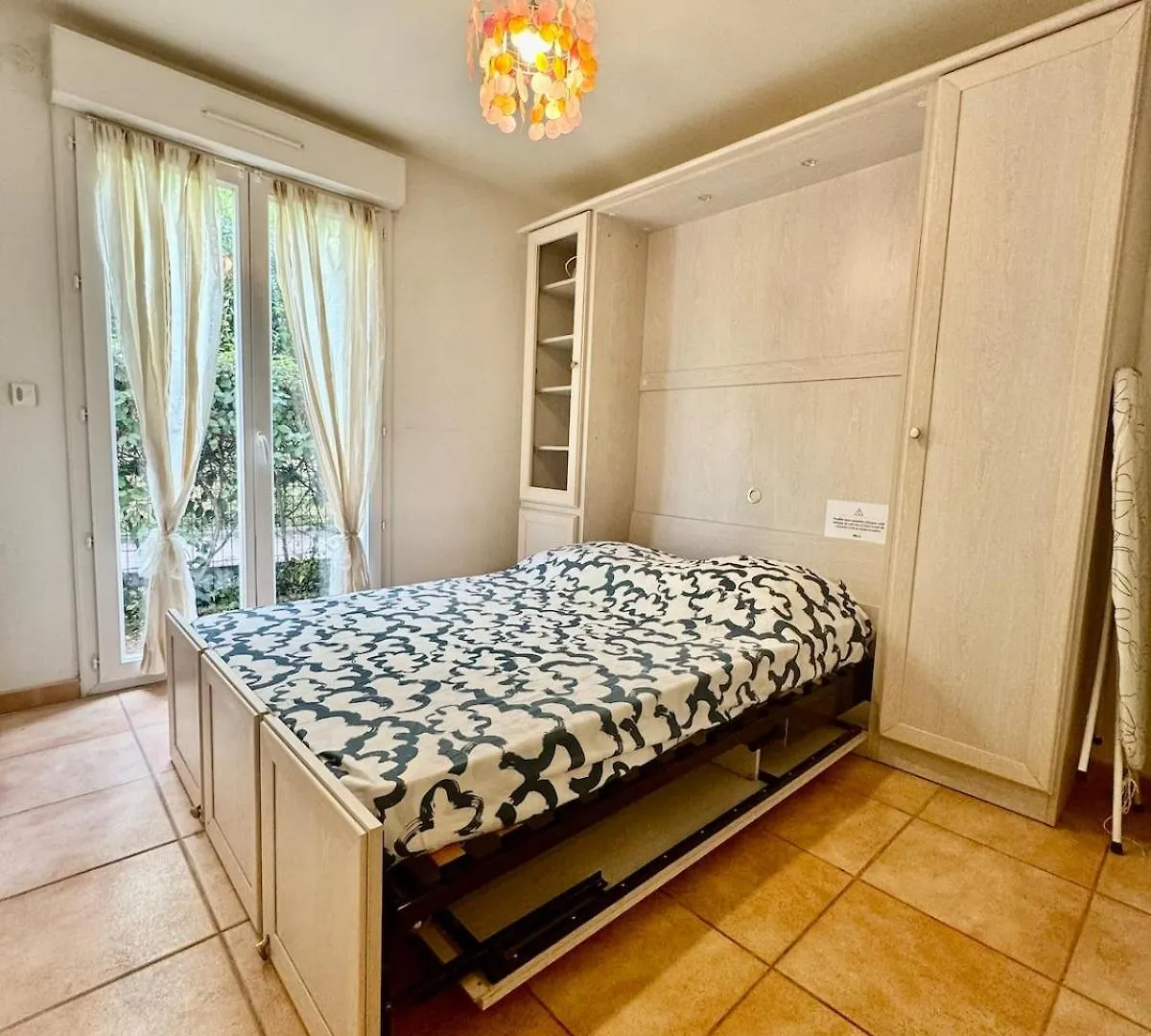 Dolce Vita T2 Avec Clim, Piscine, Terrasse Et Garage Nice 0*,  France